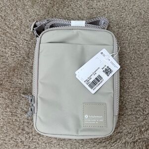 COPY - Crossbody lululemon bag